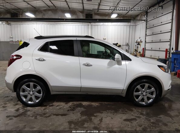 KL4CJHSB3JB661643 2018 BUICK ENCORE White Սալոնի հետևի տեսք