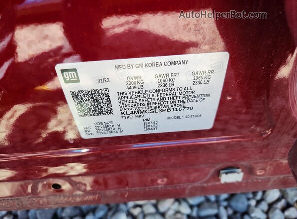 KL4MMCSL3PB116770 2023 BUICK ENCORE Burgundy Vista de la etiqueta del VIN