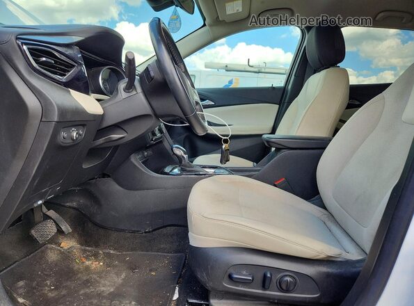 KL4MMDS2XPB141159 2023 BUICK ENCORE Белый Вид салона спереди