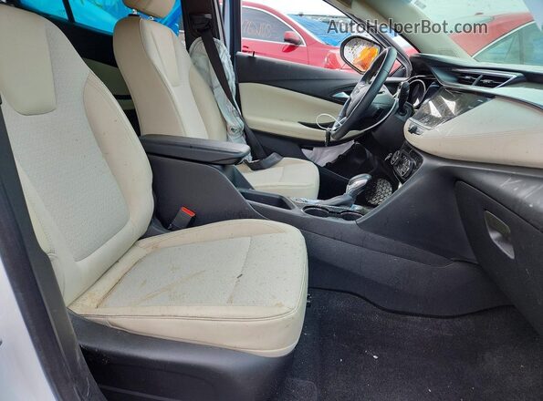 KL4MMDSL0NB019996 2022 BUICK ENCORE Белый Вид салона спереди
