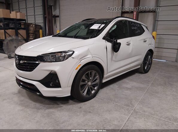 KL4MMDSL1MB121029 2021 BUICK ENCORE White Vista tres cuartos delantera izquierda