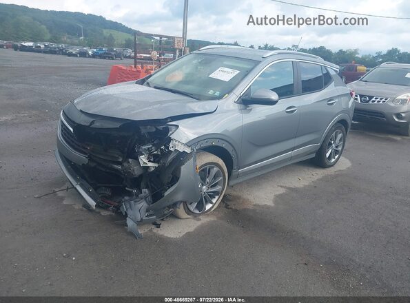 KL4MMESL2PB140666 2023 BUICK ENCORE Silver წინა მარცხენა ხედი სამი მეოთხედიდან