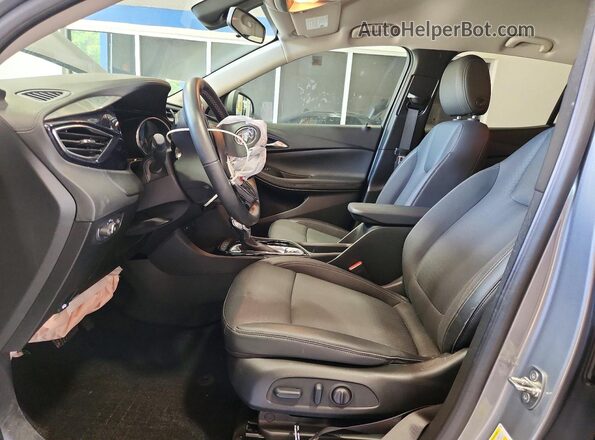 KL4MMESL7PB117917 2023 BUICK ENCORE Silver Widok wnętrza z przodu