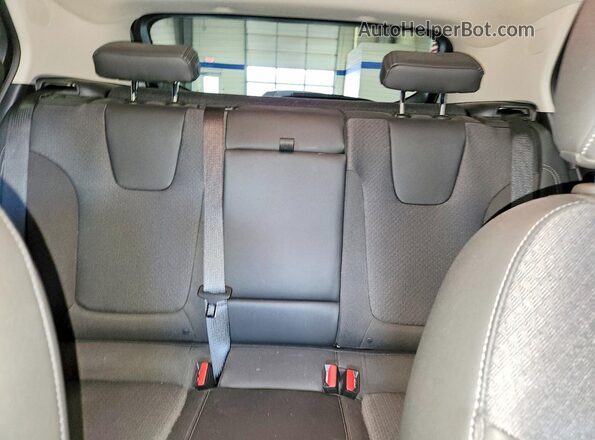KL4MMESL7PB117917 2023 BUICK ENCORE Silver Widok tylnych siedzeń