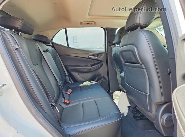 KL4MMFSL1NB063839 2022 BUICK ENCORE White Vista interior trasera