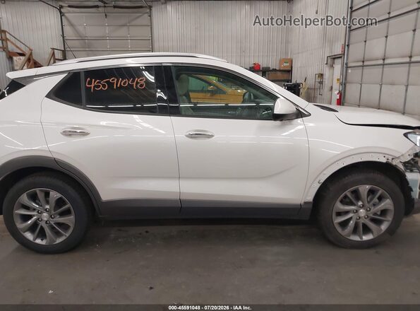 KL4MMGSL0NB010944 2022 BUICK ENCORE White Widok wnętrza z tyłu