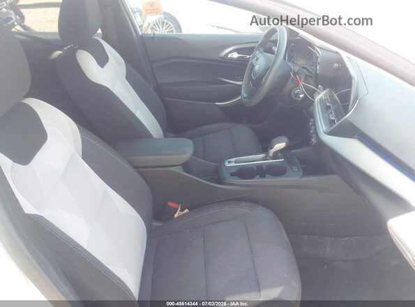 KL77LFE20RC018803 2024 CHEVROLET TRAX White Vista interior delantera