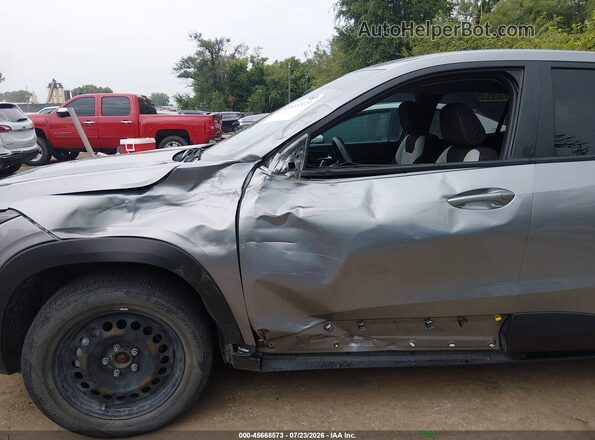 KL77LFE20RC049324 2024 CHEVROLET TRAX Gray Front view