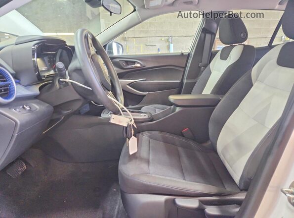KL77LFE20RC121560 2024 CHEVROLET TRAX White Vista interior delantera