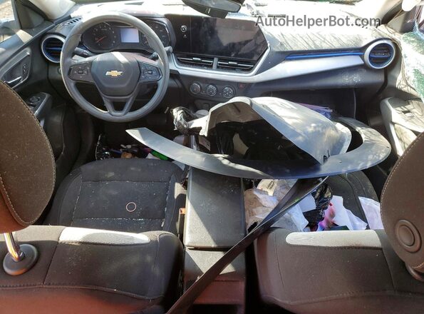 KL77LFE22RC095530 2024 CHEVROLET TRAX White Առջևի վահանակի տեսք