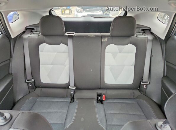 KL77LFE23RC135694 2024 CHEVROLET TRAX Silver Widok tylnych siedzeń