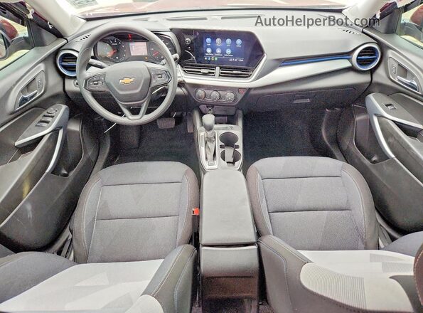KL77LFE24RC176044 2024 CHEVROLET TRAX Red Widok deski rozdzielczej
