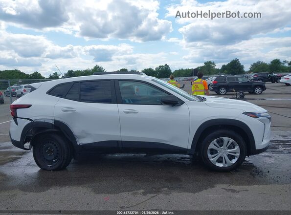 KL77LFE24RC177274 2024 CHEVROLET TRAX White Rear interior view