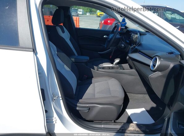 KL77LFE24RC208412 2024 CHEVROLET TRAX White Front interior view