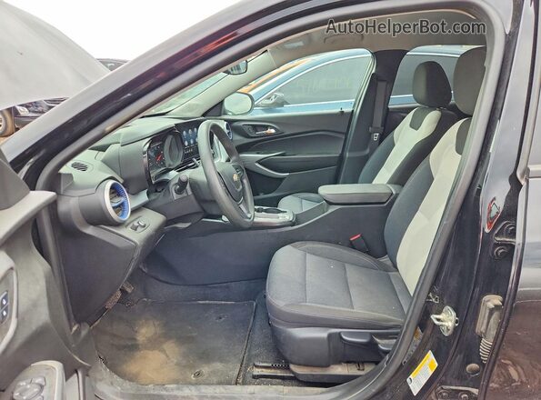 KL77LFE26RC121434 2024 CHEVROLET TRAX Черный Вид салона спереди