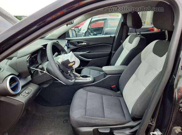 KL77LFE26RC228063 2024 CHEVROLET TRAX Black Widok wnętrza z przodu