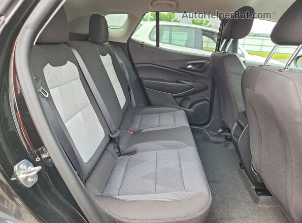 KL77LFE26RC228063 2024 CHEVROLET TRAX Black Widok tylnych siedzeń