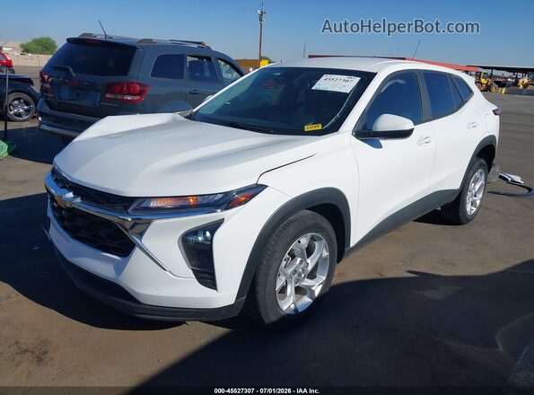 KL77LFE27RC135990 2024 CHEVROLET TRAX White Передня ліва чверть