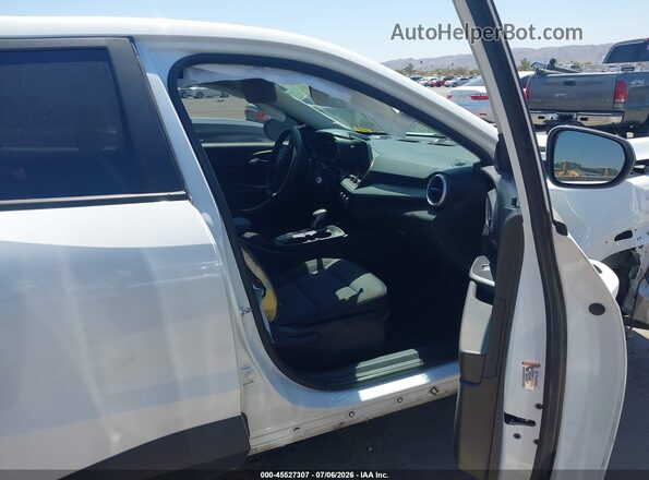 KL77LFE27RC135990 2024 CHEVROLET TRAX White Вид салону спереду