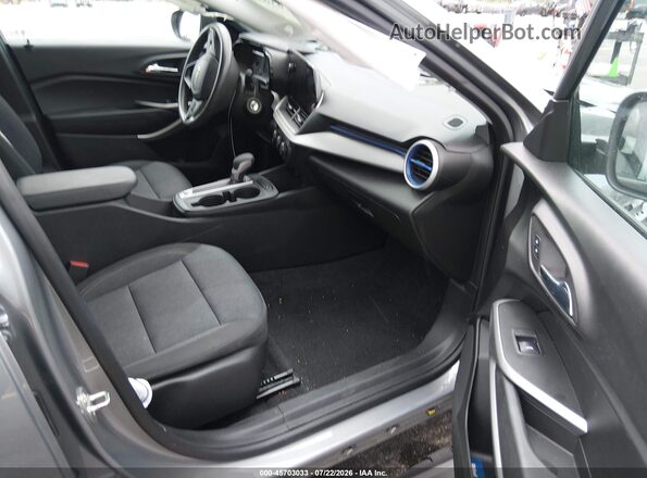 KL77LFE28RC056165 2024 CHEVROLET TRAX Белый Вид салона спереди
