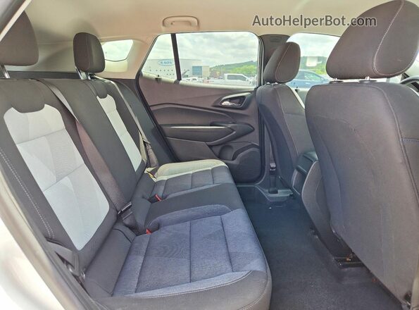 KL77LFE28RC070342 2024 CHEVROLET TRAX White Widok tylnych siedzeń