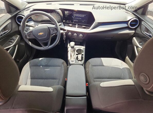 KL77LFE28RC070342 2024 CHEVROLET TRAX White Widok deski rozdzielczej