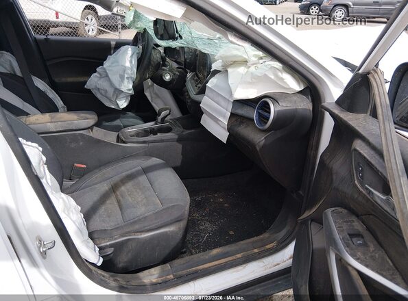 KL77LFE28RC229781 2024 CHEVROLET TRAX White Սալոնի դիմացի տեսք