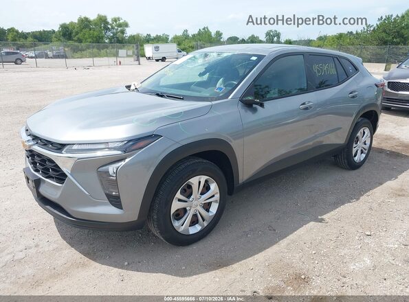 KL77LFE29RC051864 2024 CHEVROLET TRAX Серый Передняя левая четверть