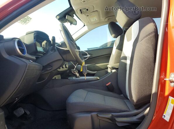 KL77LFE2XRC051100 2024 CHEVROLET TRAX Orange Vista interior delantera