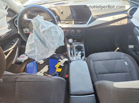 KL77LFE2XRC090012 2024 CHEVROLET TRAX Blue Vista del salpicadero