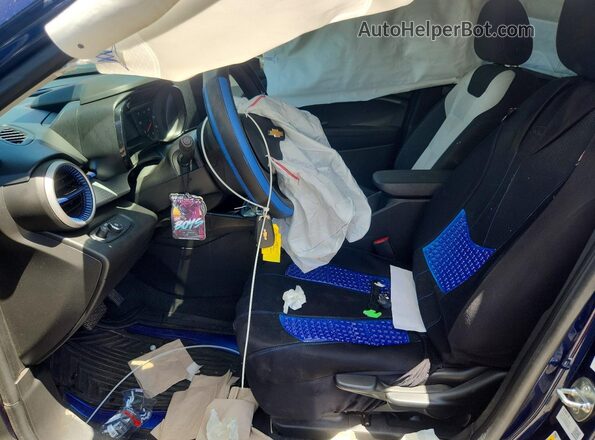 KL77LFE2XRC090012 2024 CHEVROLET TRAX Blue Vista interior delantera