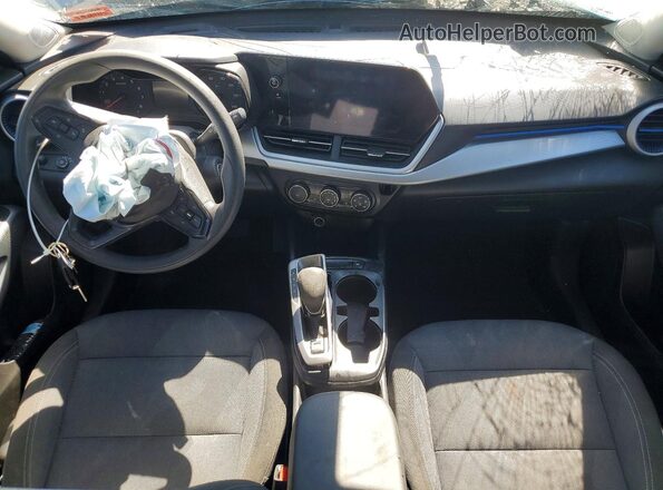 KL77LFE2XRC173374 2024 CHEVROLET TRAX Silver წინა პანელის ხედი