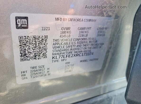 KL77LFE2XRC173374 2024 CHEVROLET TRAX Silver VIN კოდის სტიკერის ხედი