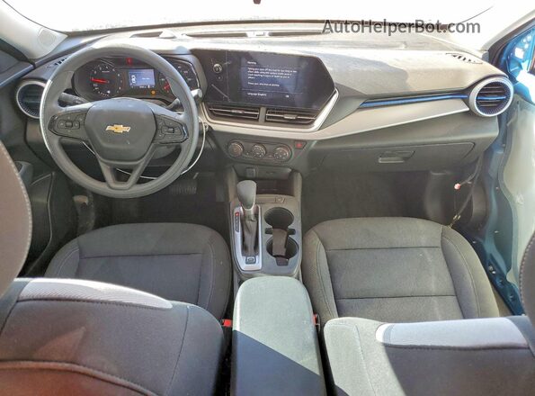 KL77LFEP0SC275963 2025 CHEVROLET TRAX Синий Вид панели приборов