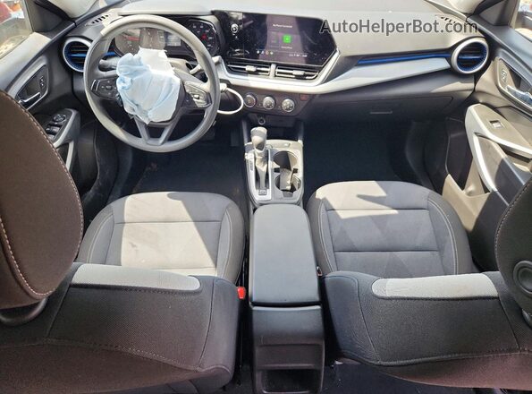 KL77LFEP2SC071214 2025 CHEVROLET TRAX Red Vista del salpicadero