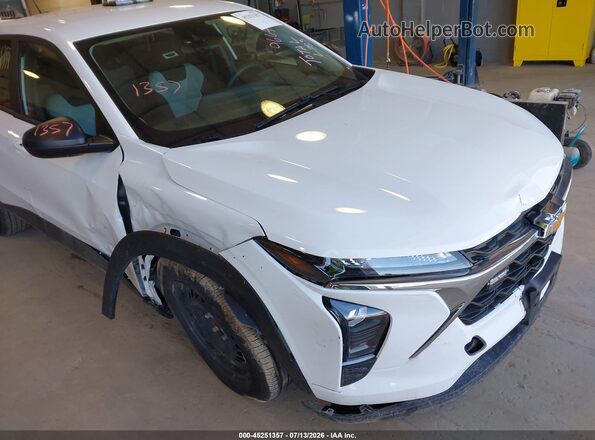 KL77LFEP2SC180093 2025 CHEVROLET TRAX White წინა ხედი