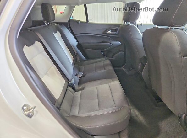 KL77LFEP2SC300815 2025 CHEVROLET TRAX White Widok wnętrza z tyłu