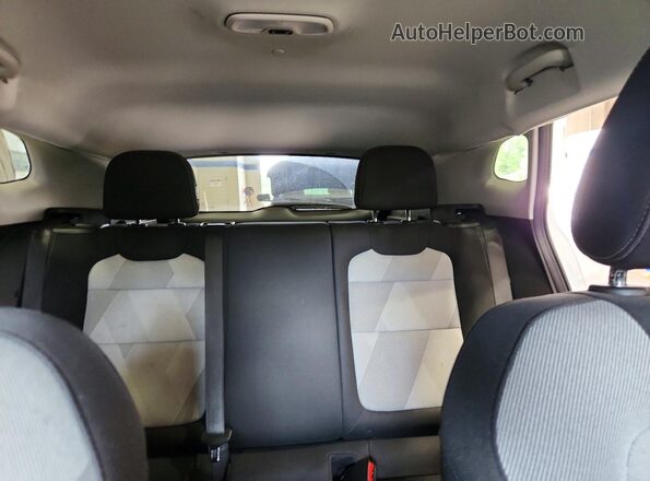 KL77LFEP2SC300815 2025 CHEVROLET TRAX White Widok tylnych siedzeń