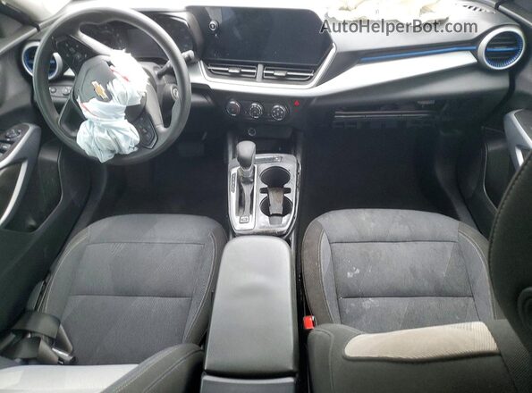 KL77LFEP3SC048556 2025 CHEVROLET TRAX Silver Вид панелі приладів