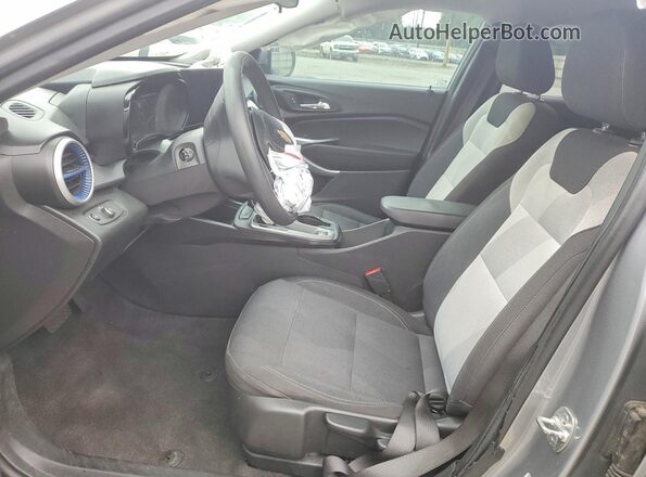 KL77LFEP3SC048556 2025 CHEVROLET TRAX Silver Вид салону спереду