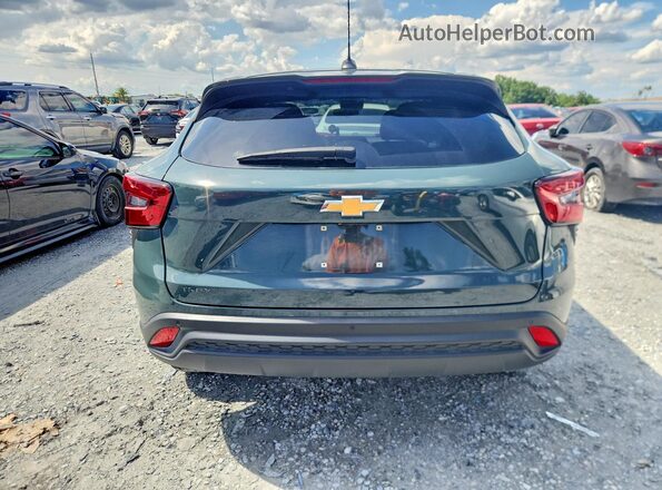 KL77LFEP3SC118976 2025 CHEVROLET TRAX Зеленый Вид сзади