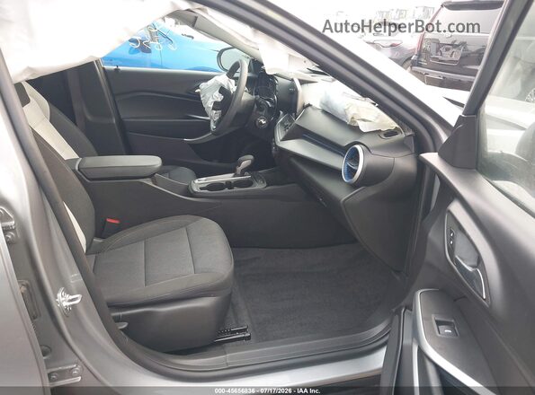 KL77LFEP3SC270904 2025 CHEVROLET TRAX Gray წინა სალონის ხედი