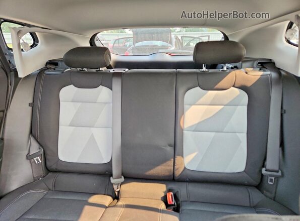KL77LFEP4TC052486 2026 CHEVROLET TRAX Silver Հետևի նստատեղերի տեսք