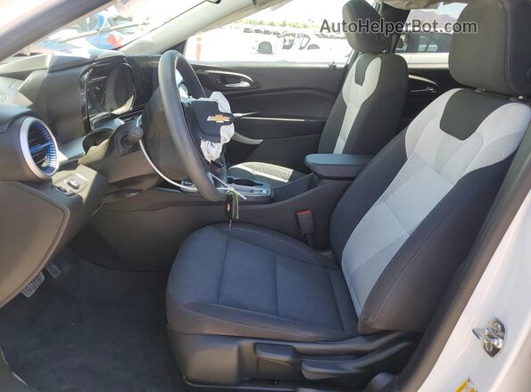 KL77LFEP5SC196577 2025 CHEVROLET TRAX White Vista interior delantera