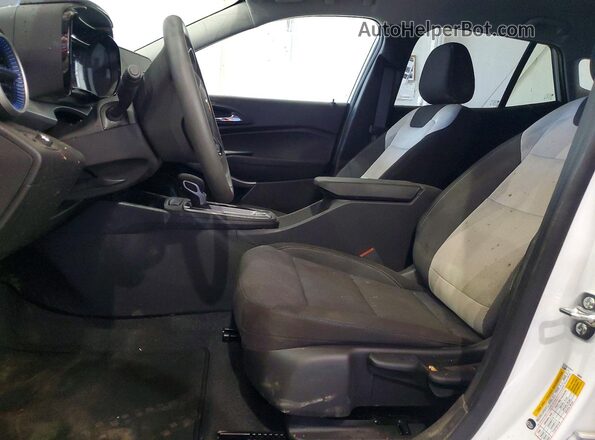 KL77LFEP6TC078698 2026 CHEVROLET TRAX White Вид салону спереду