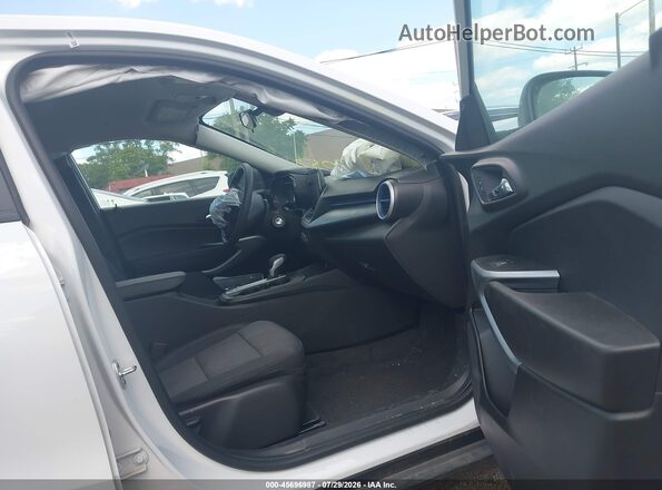 KL77LFEP8SC118052 2025 CHEVROLET TRAX White Vista interior delantera