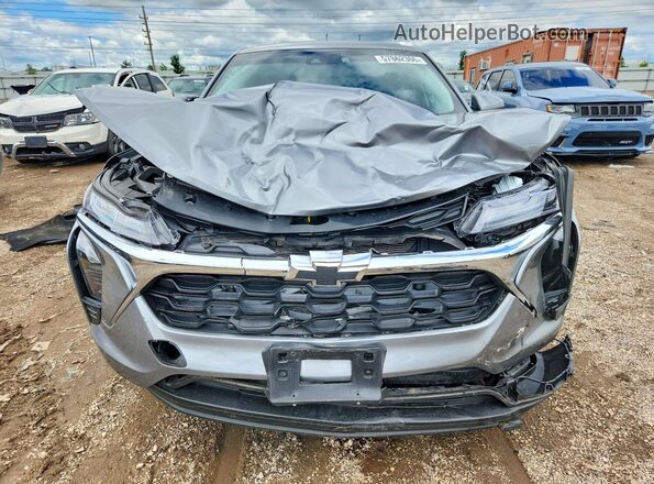 KL77LFEP8TC029342 2026 CHEVROLET TRAX Gray Вид спереду