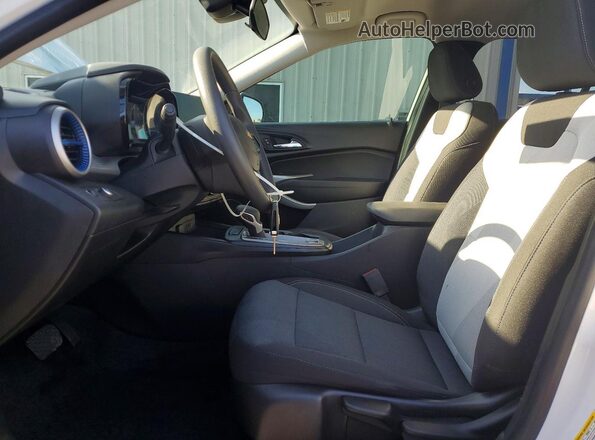 KL77LFEPXSC106744 2025 CHEVROLET TRAX White Vista interior delantera