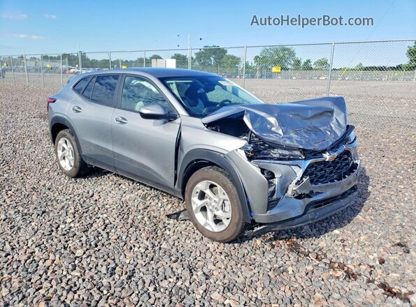 KL77LFEPXTC029701 2026 CHEVROLET TRAX Серебряный Передняя правая четверть