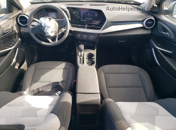 KL77LFEPXTC029701 2026 CHEVROLET TRAX Серебряный Вид панели приборов